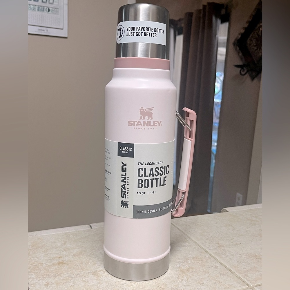 NWT Stanley huge 1.5Q/1.4L classic bottle